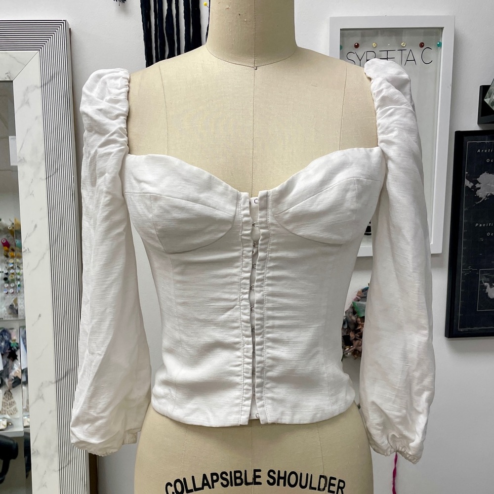 Aritzia | short sleeve linen corset top with bra cups and stretch back